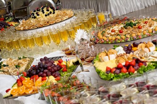 Как организовать праздничное угощение для гостей